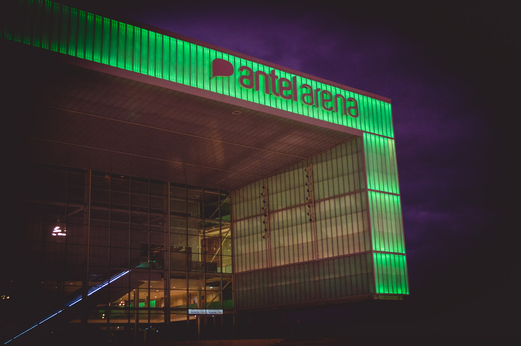Antel Arena afuera noche 2.jpg - 